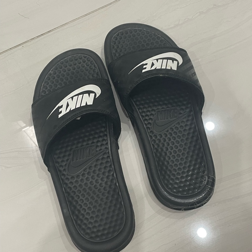 NIKE SWOOSH SLIDES